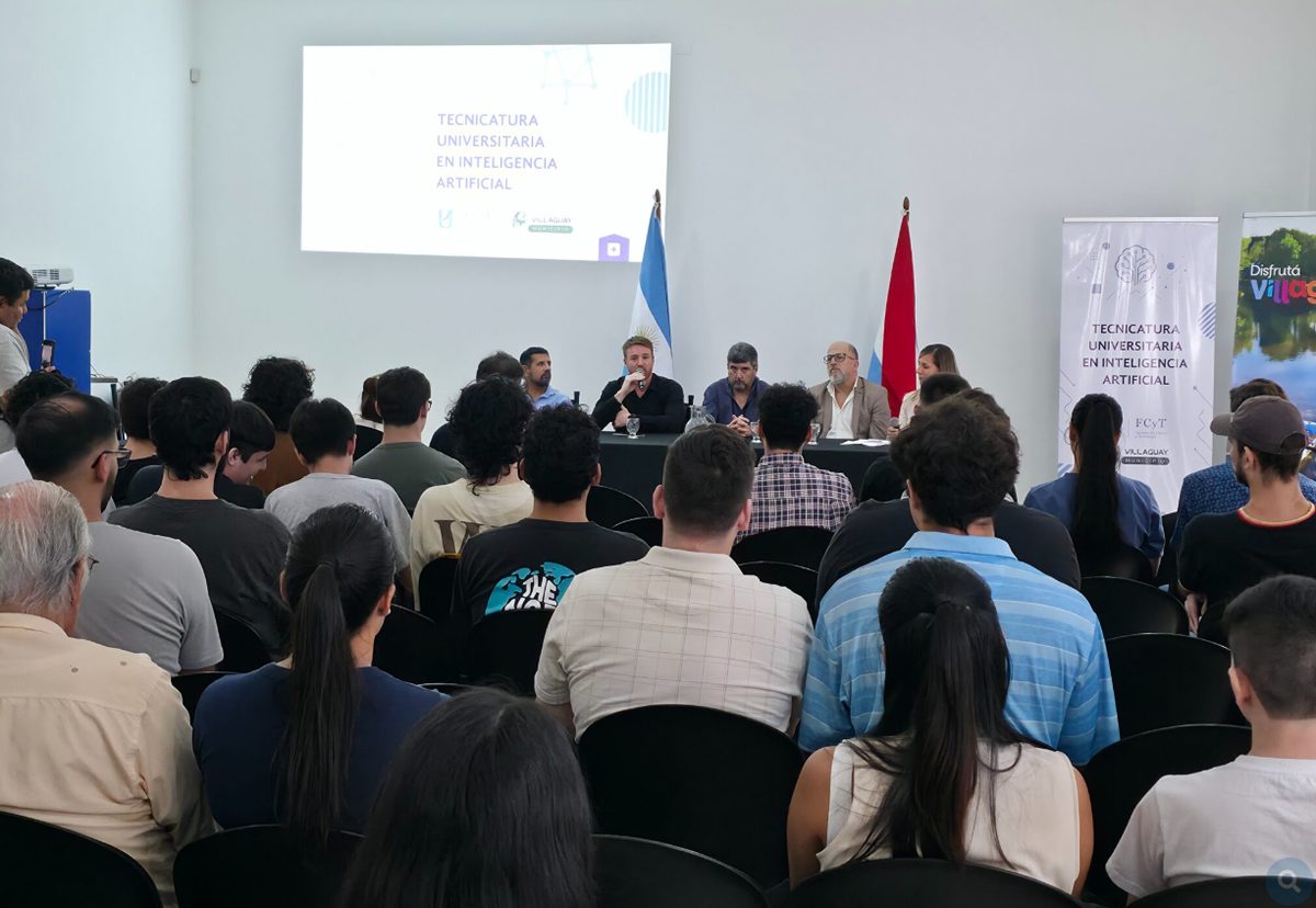 Presentación de la Tecnicatura Universitaria en Inteligencia Artificial ante los ingresantes, en Villaguay